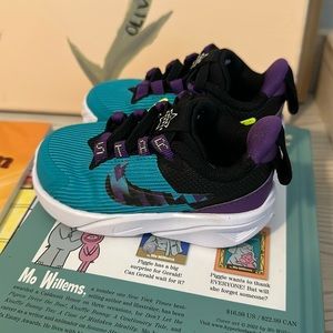 New Nike baby shoes size 5